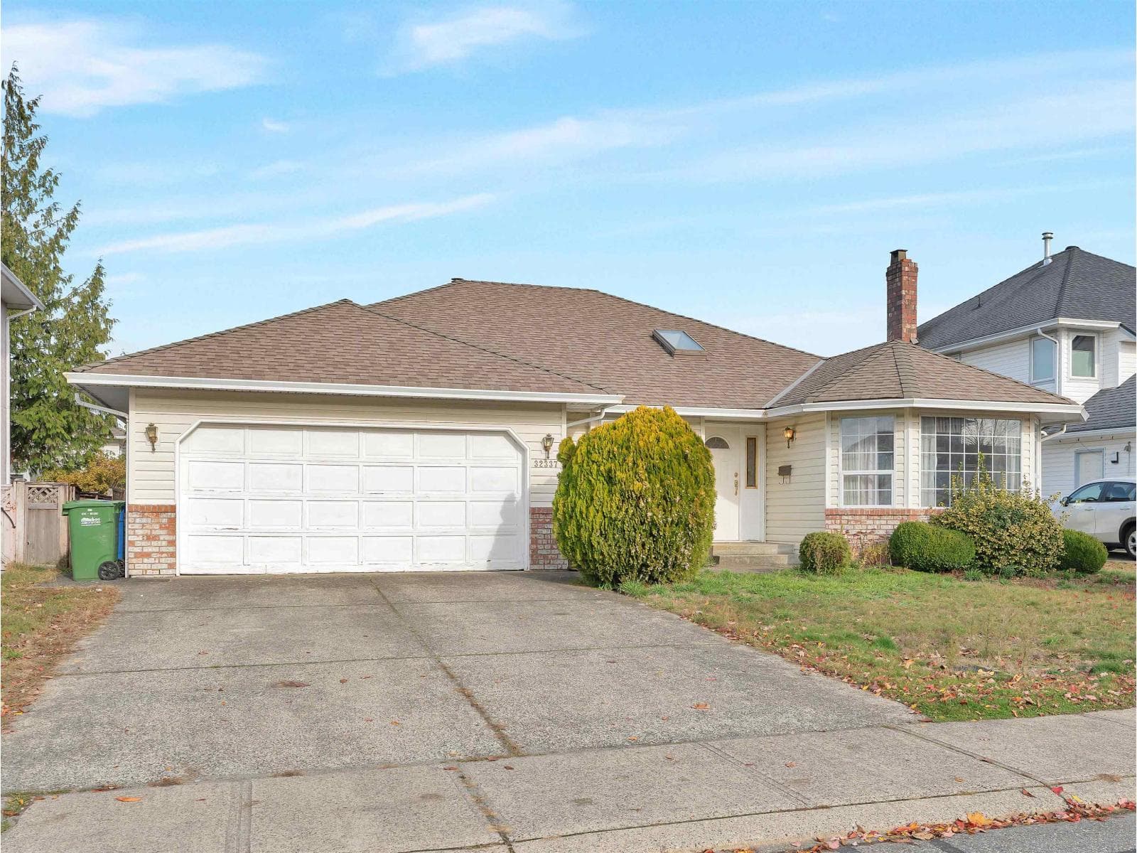 32337 NAKUSP DRIVE photo 2