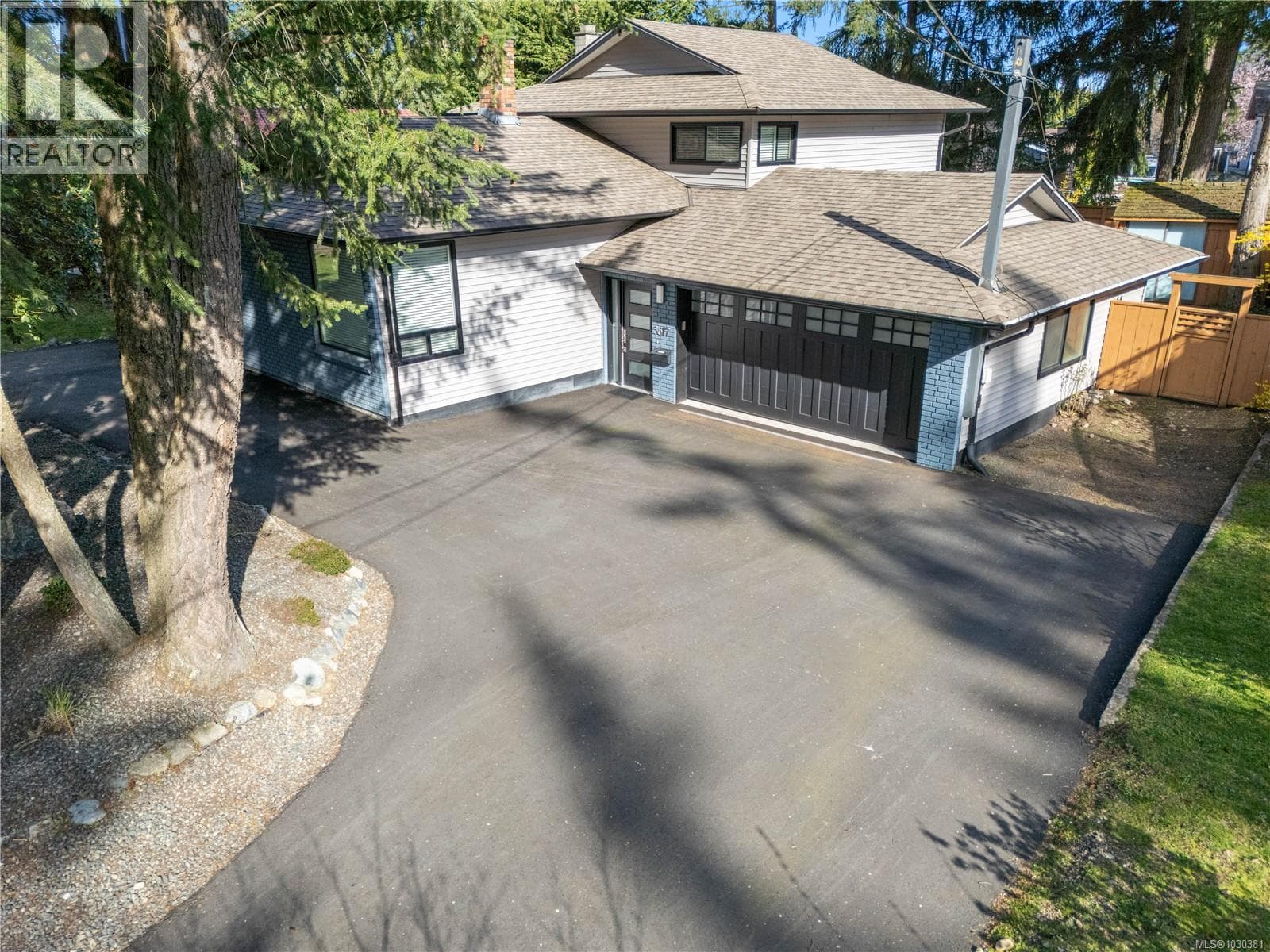 3617 Country Club Dr photo 2