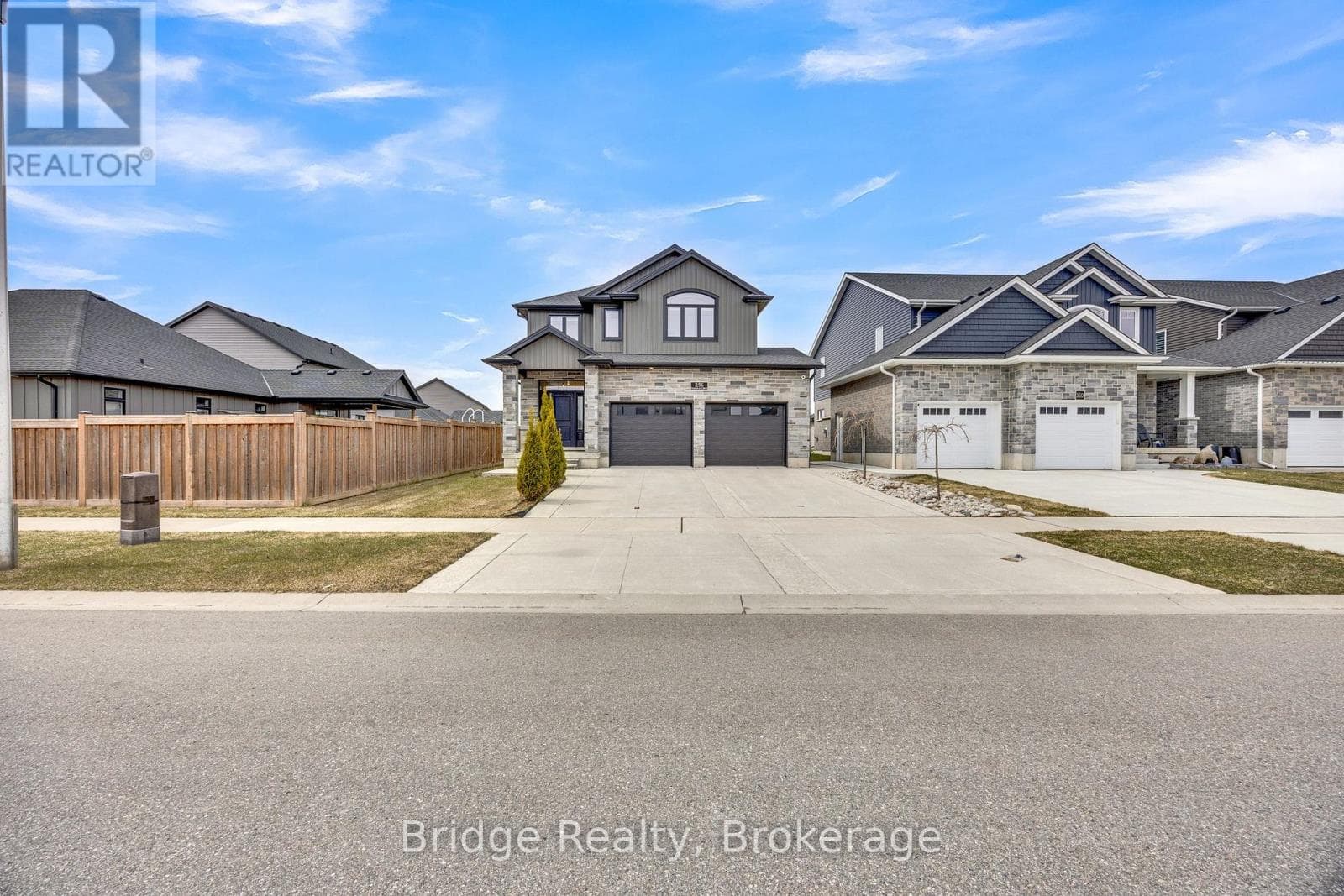 256 TAMARACK BOULEVARD photo 2