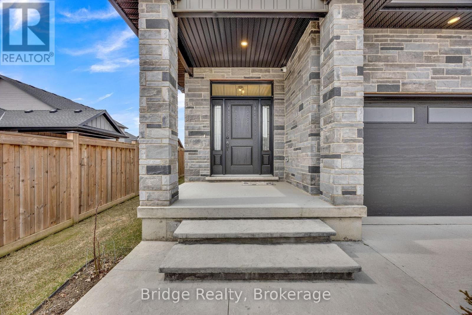 256 TAMARACK BOULEVARD photo 3