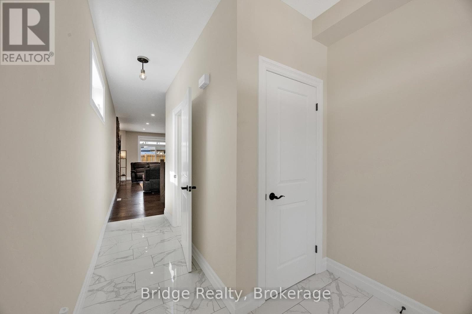 256 TAMARACK BOULEVARD photo 5