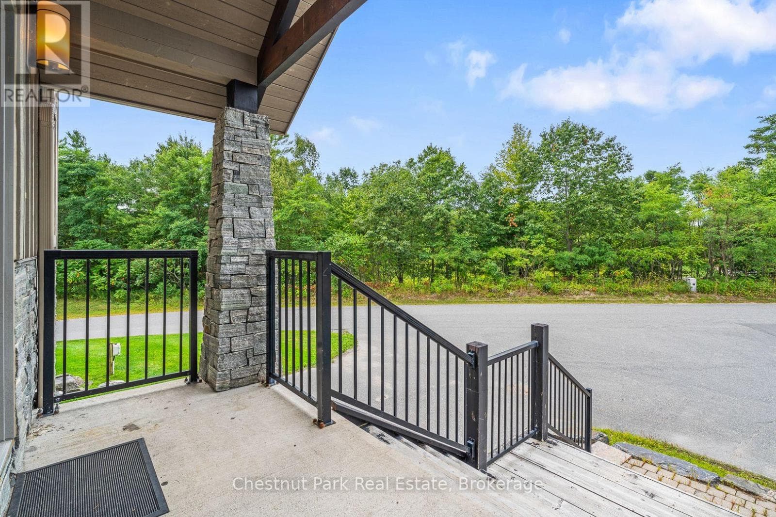 65 ROCKMOUNT CRESCENT photo 3