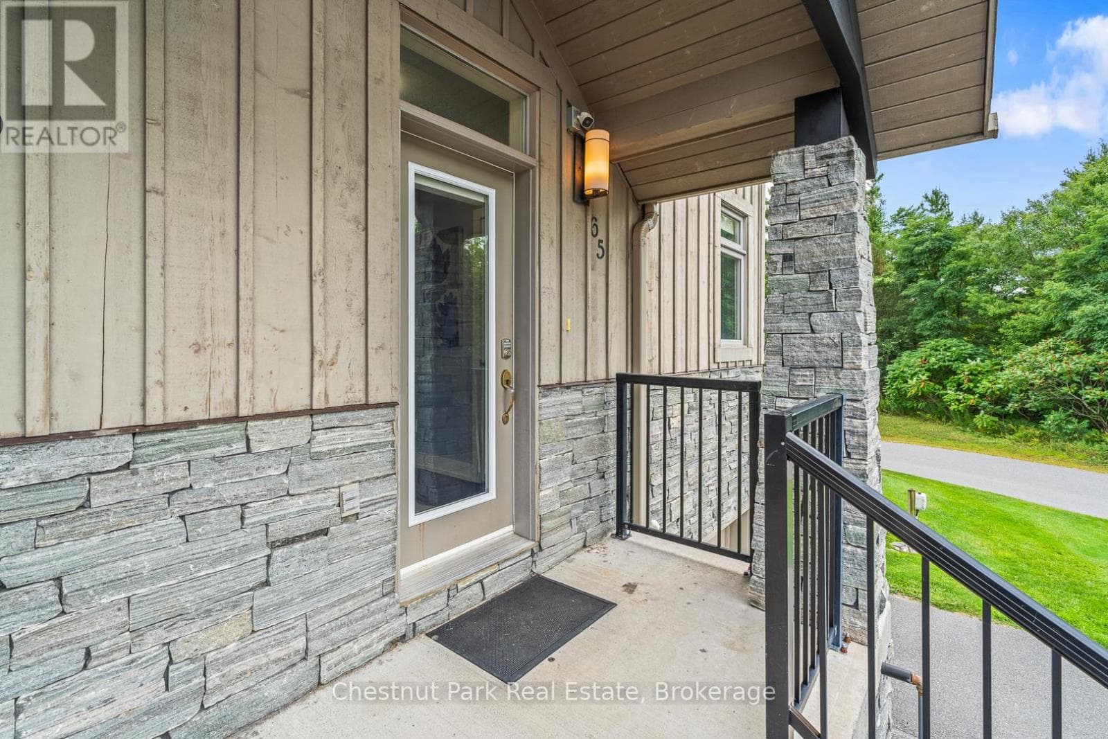 65 ROCKMOUNT CRESCENT photo 4