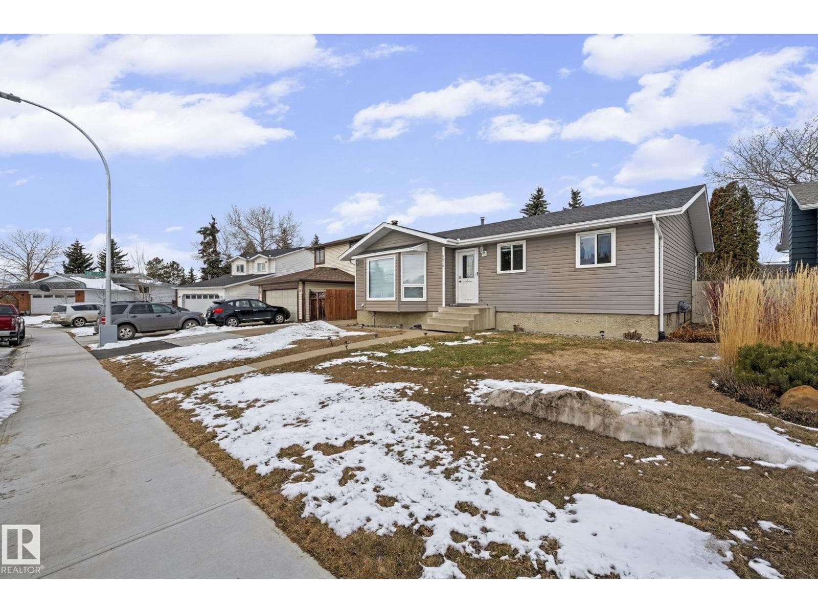 5418 17A AV NW photo 2