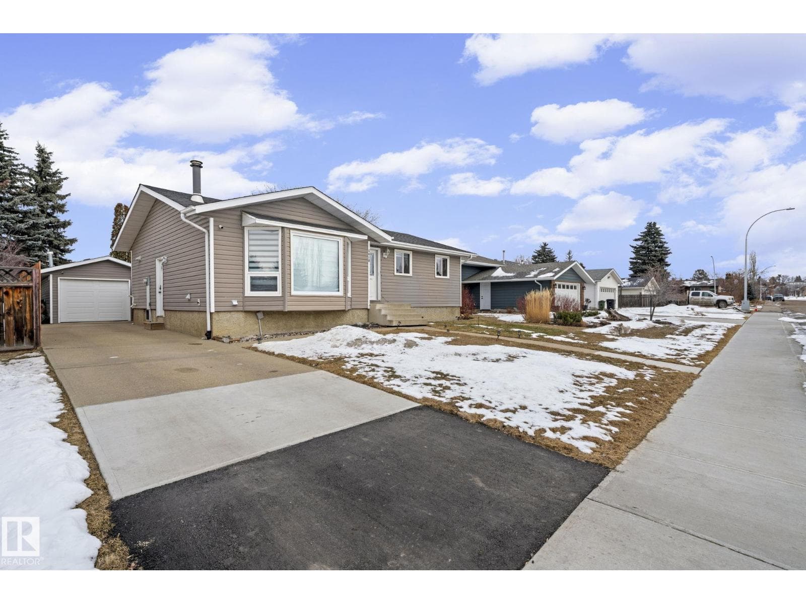 5418 17A AV NW photo 3