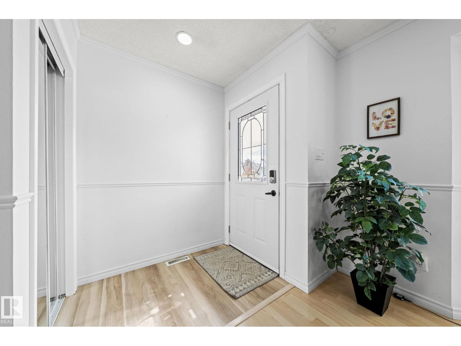5418 17A AV NW photo 4