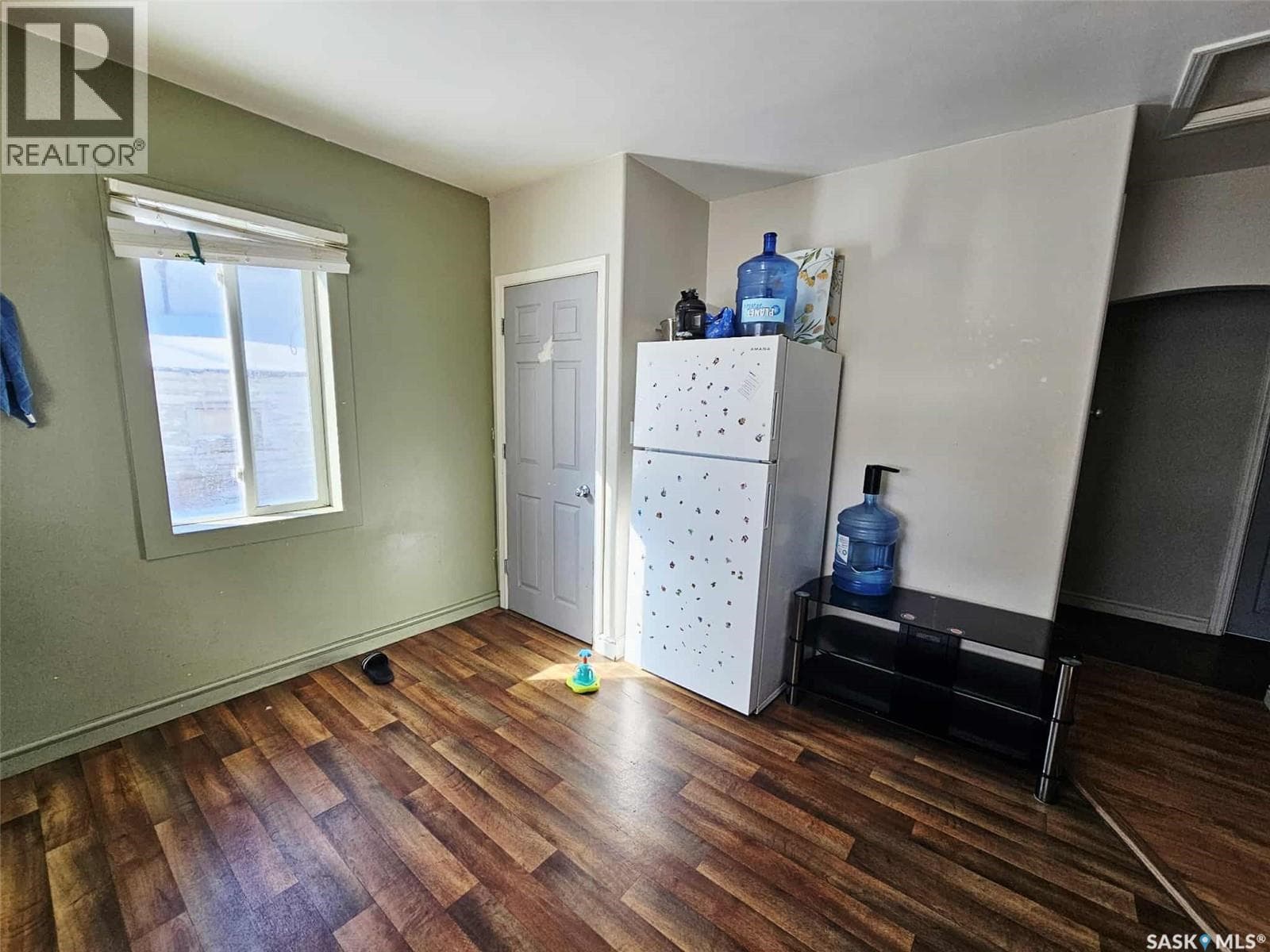 201 Broadway STREET W photo 5