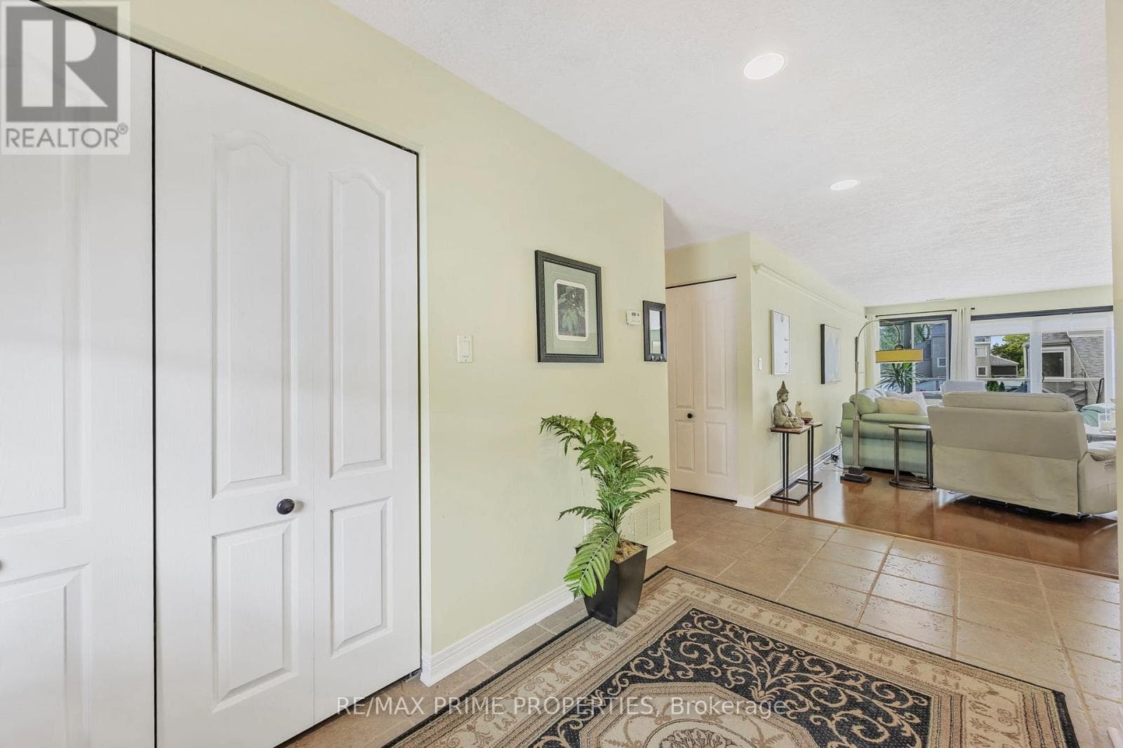 201 - 585 ATHERLEY ROAD photo 5