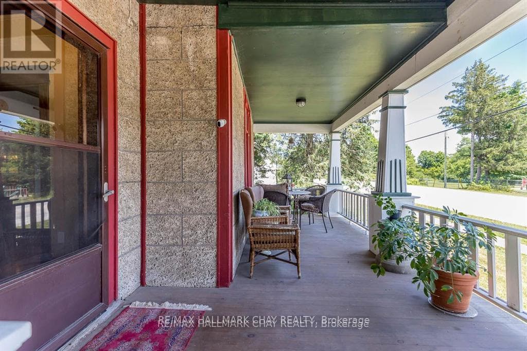 4514 PENETANGUISHENE ROAD photo 3