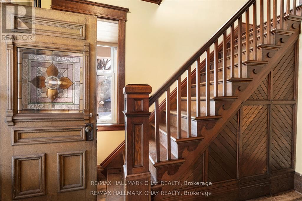 4514 PENETANGUISHENE ROAD photo 5