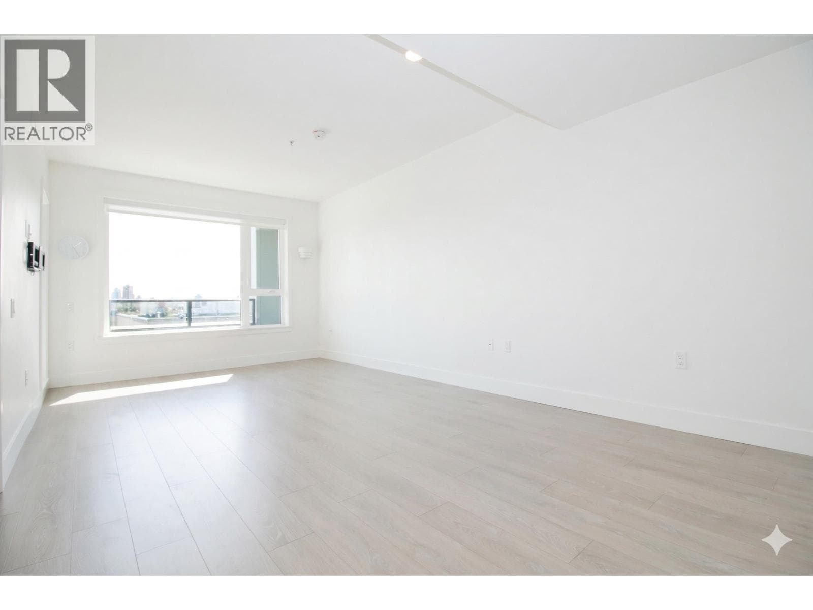 509 4477 HASTINGS STREET photo 5