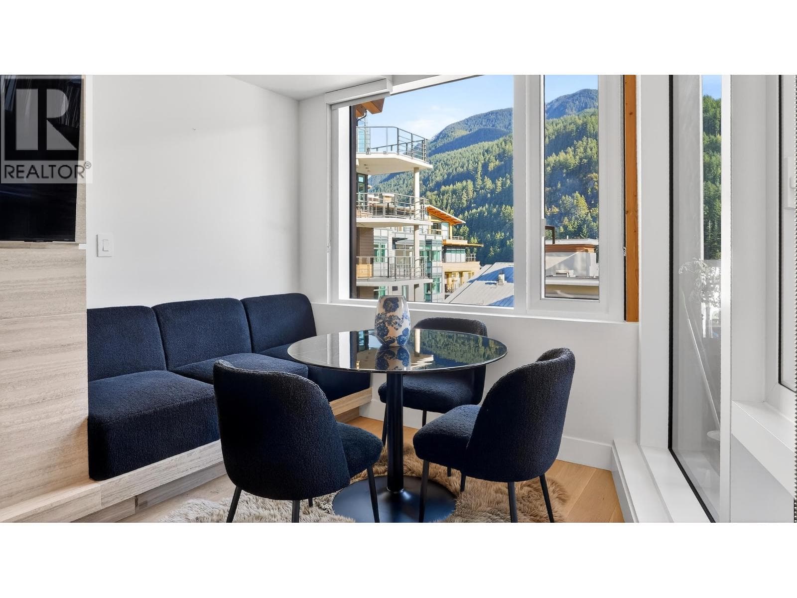 506 6687 NELSON AVENUE photo 3