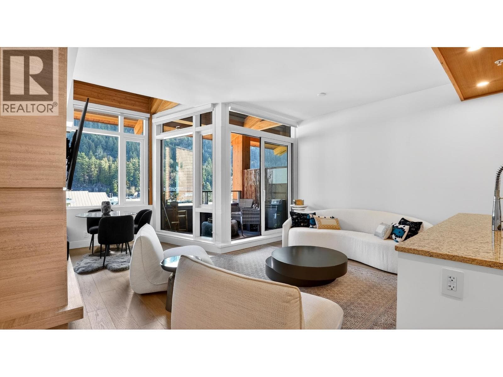 506 6687 NELSON AVENUE photo 4