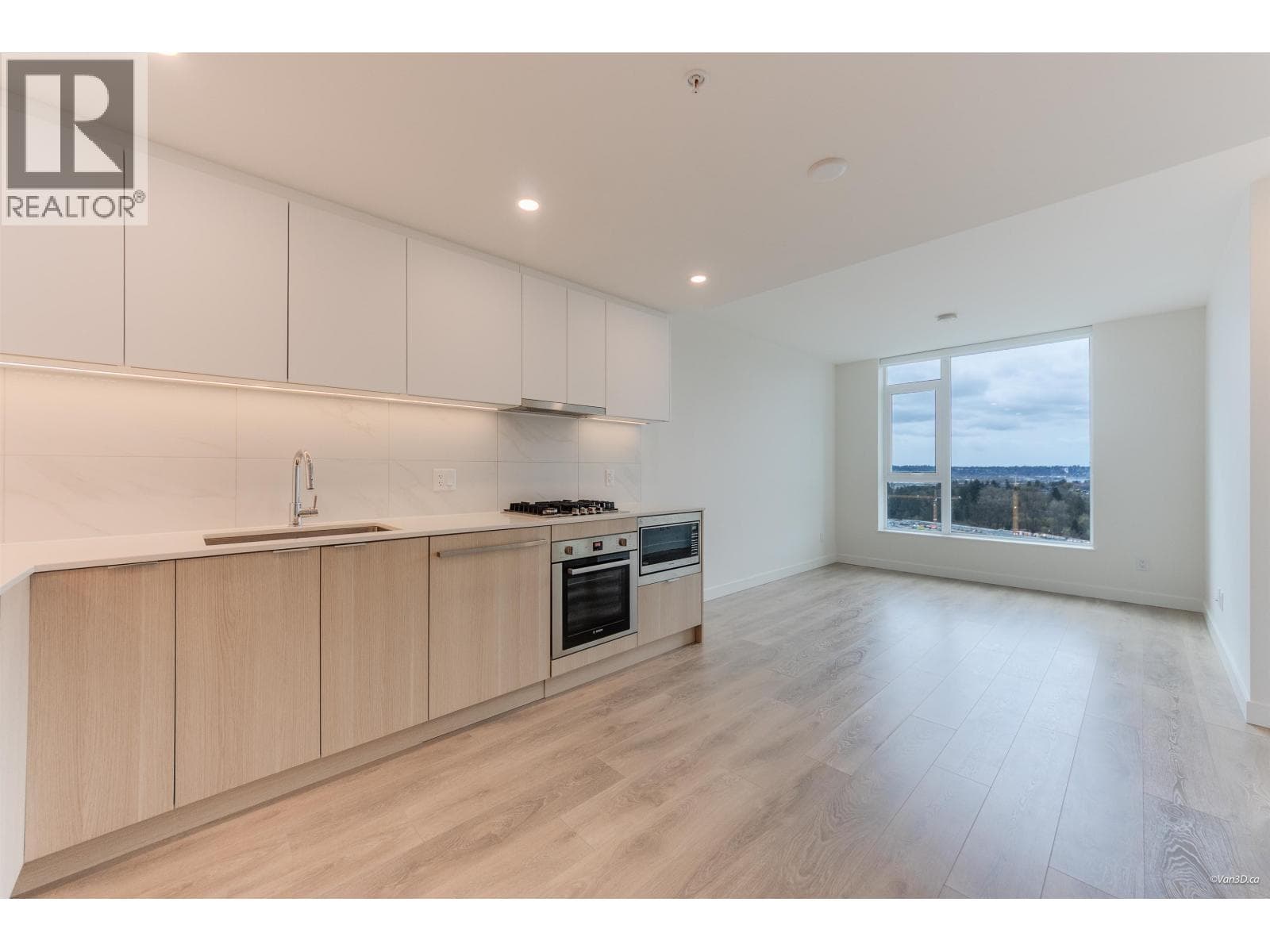 1401 308 ALDERSON AVENUE photo 4
