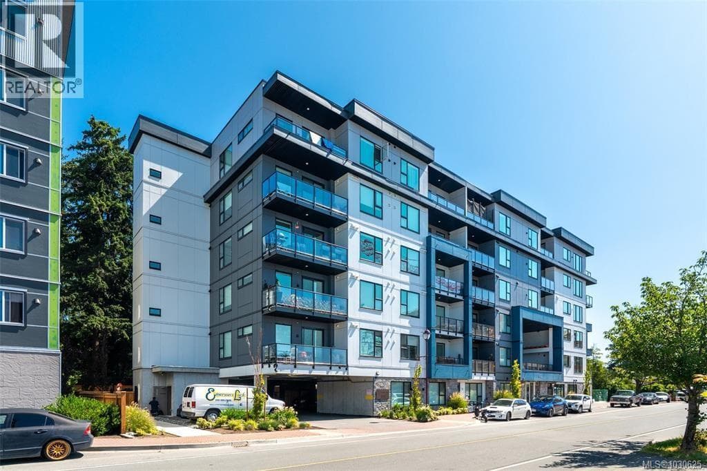 1 bed 1 bath single family at 301 842 Orono Ave — $575,000