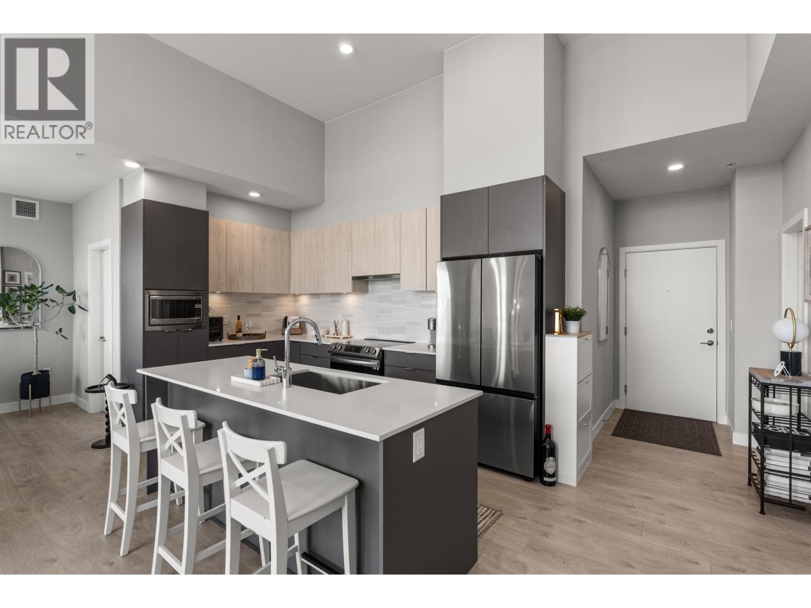 615 2431 RABBIT DRIVE photo 2