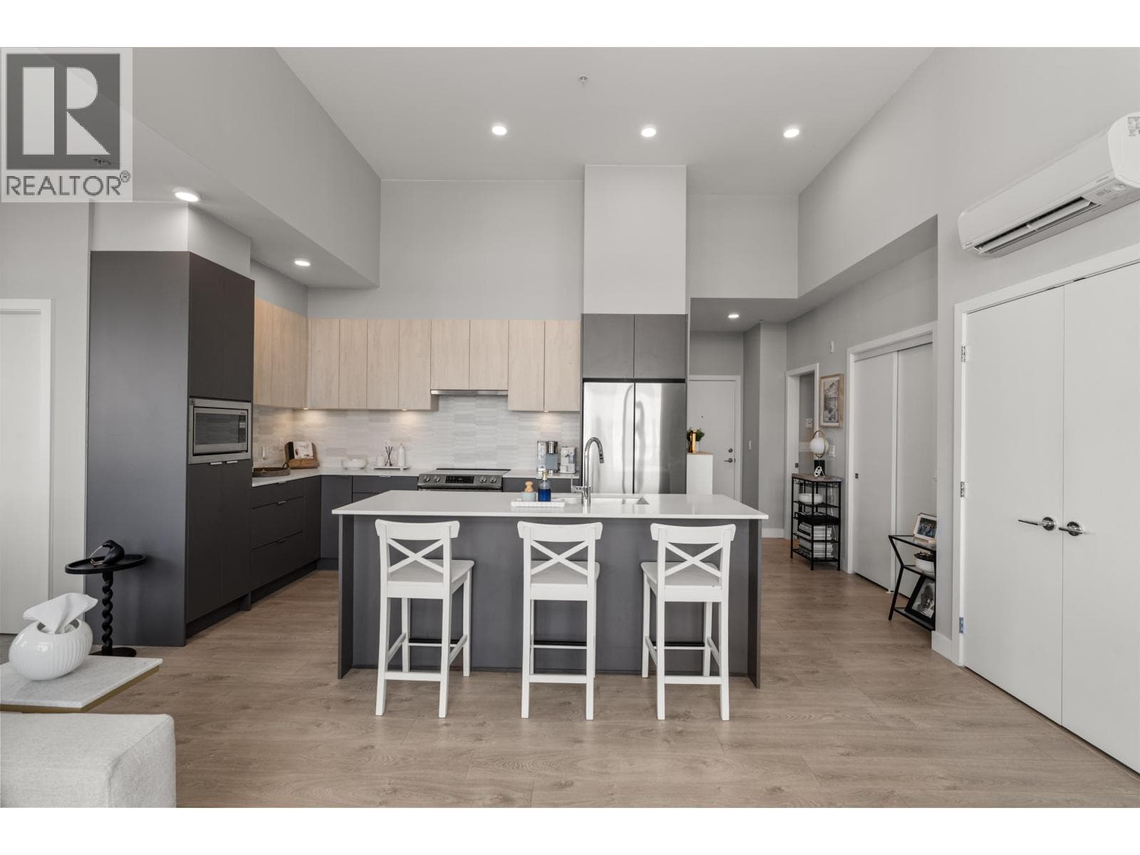 615 2431 RABBIT DRIVE photo 3