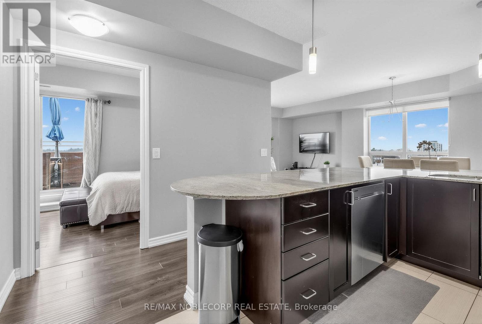 610 - 7730 KIPLING AVENUE photo 3