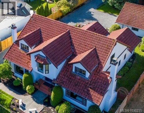 3 bed 4 bath single family at 158 Crescent Rd E — $1,625,000