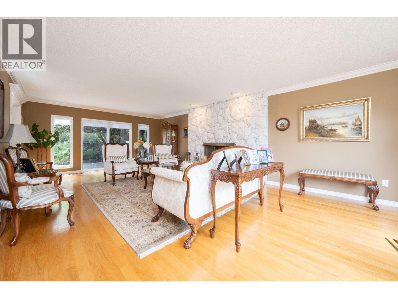 6350 BUCKINGHAM DRIVE photo 4