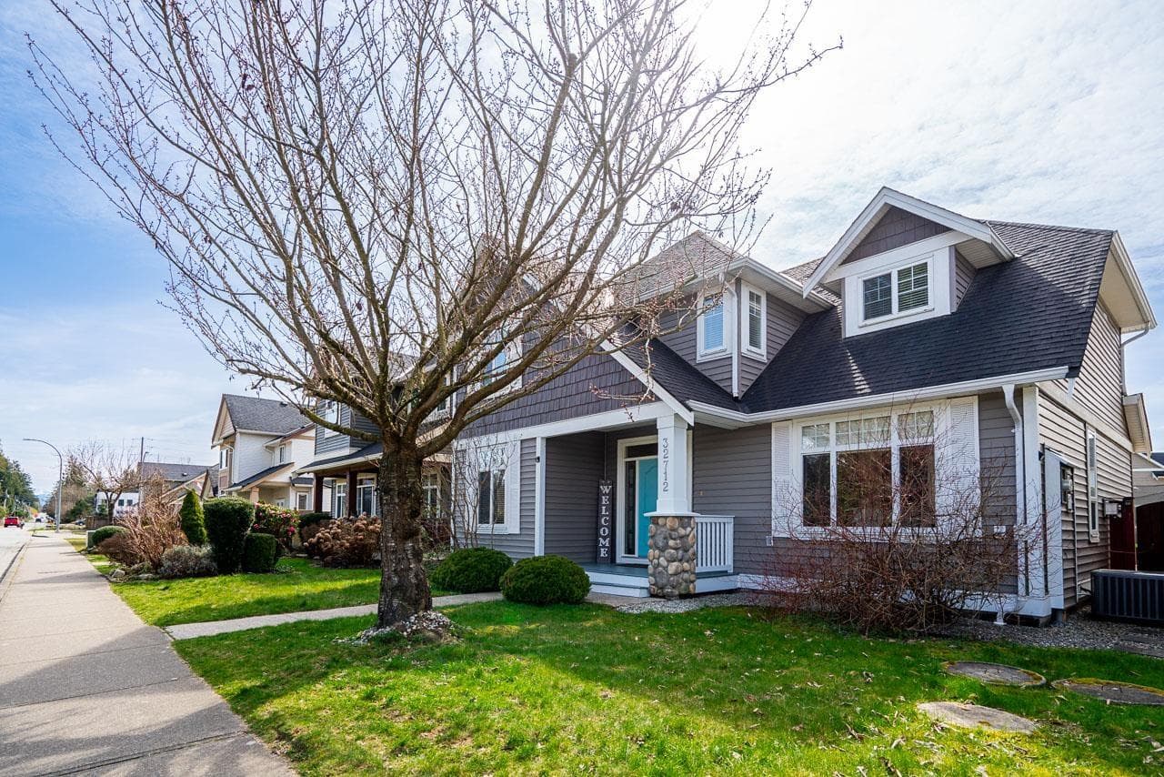 3 bed 3 bath single family at 32712 TUNBRIDGE AVENUE — $949,000