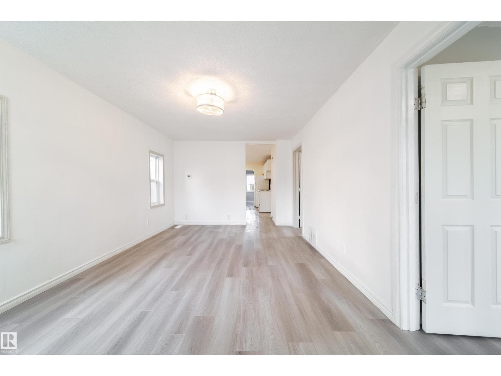 11912 77 ST NW photo 5
