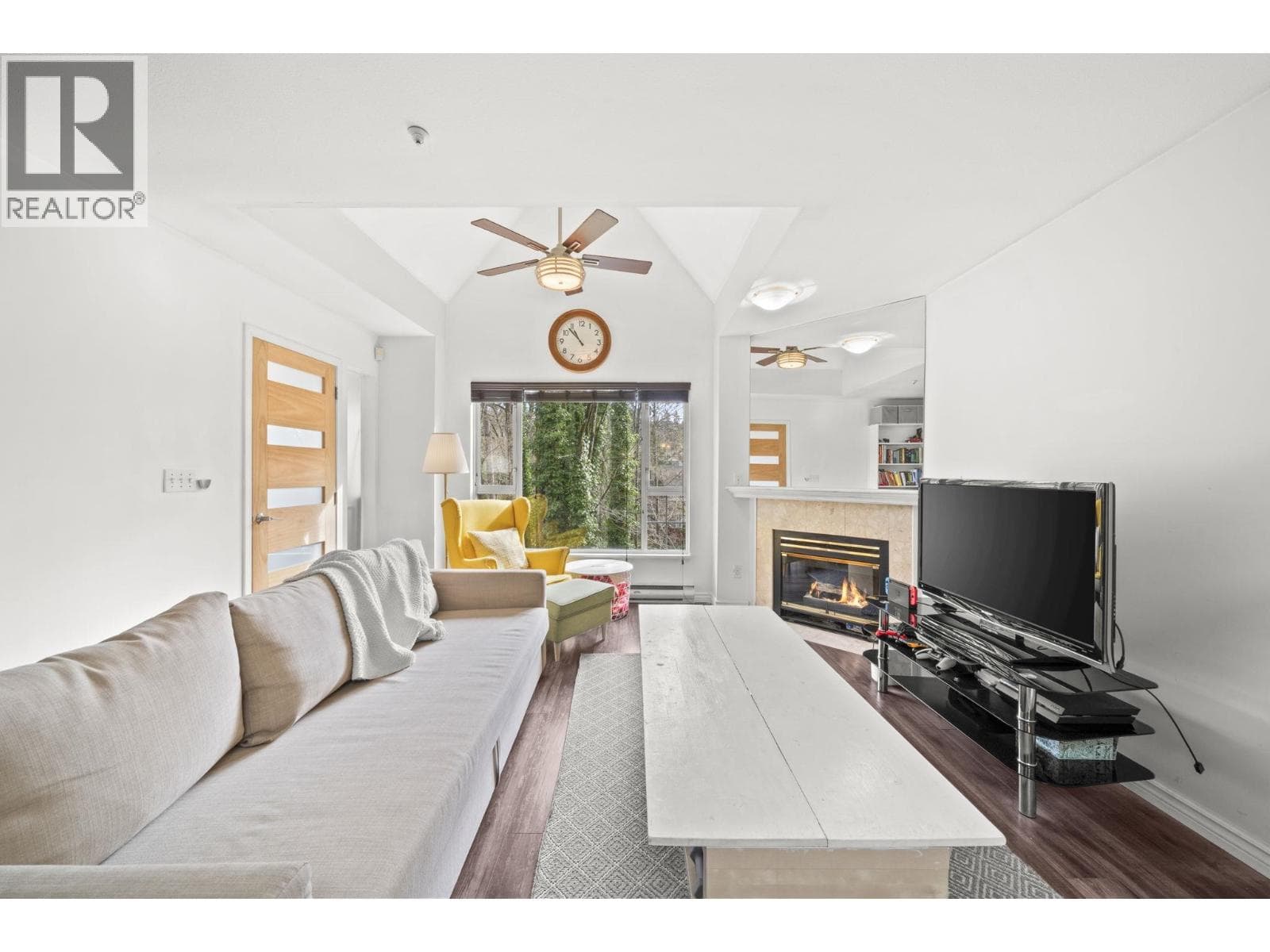 304 1550 FELL AVENUE photo 2