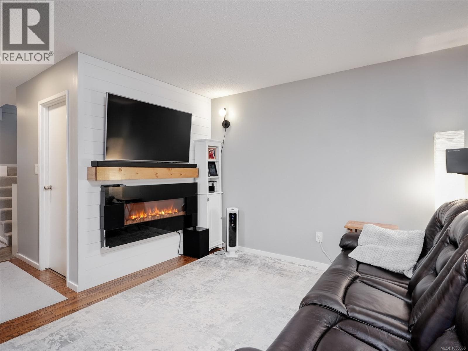 1119 Wychbury Ave photo 3