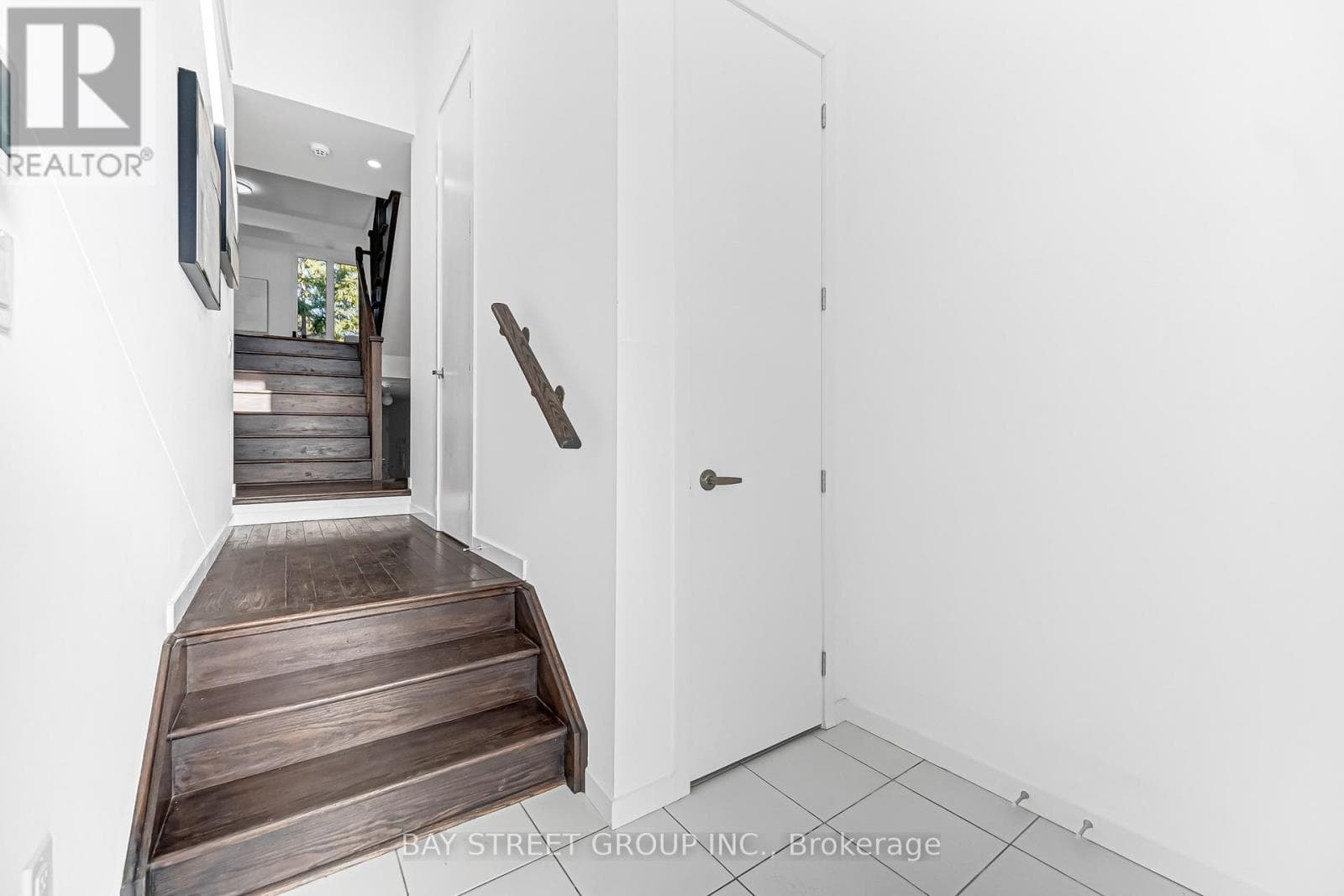 27 ARMILLO PLACE photo 3