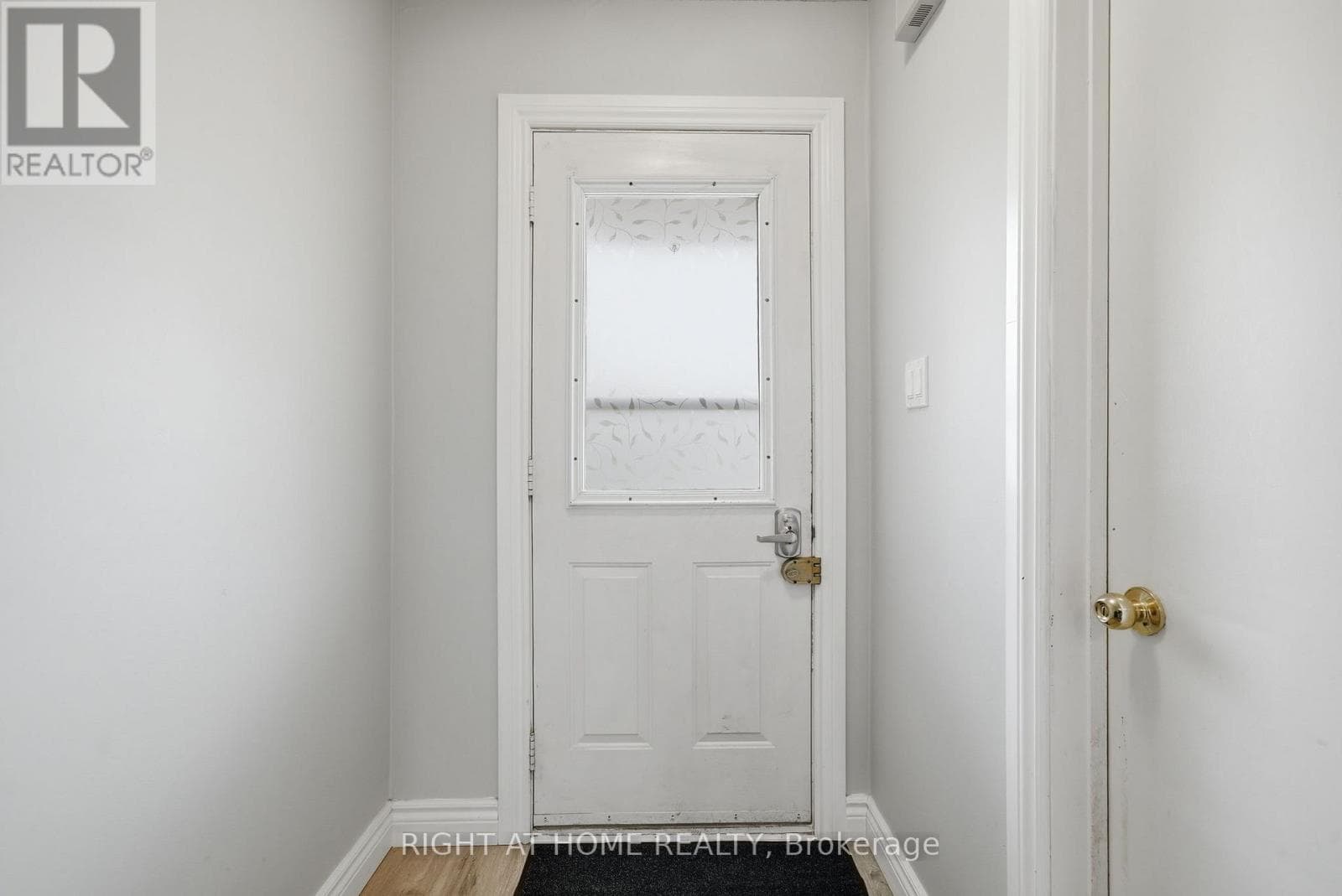 37 BEECHNUT CRESCENT photo 4