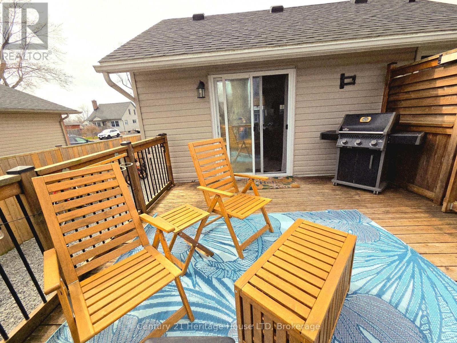 552 LAKEVIEW ROAD E photo 3