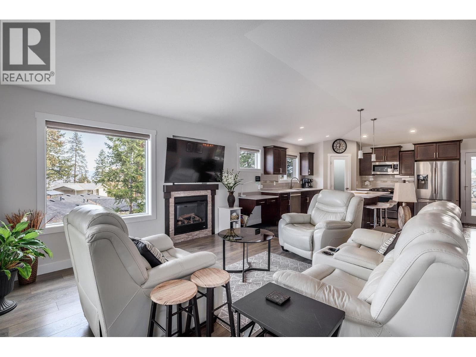 3042 Glenrosa Road photo 5