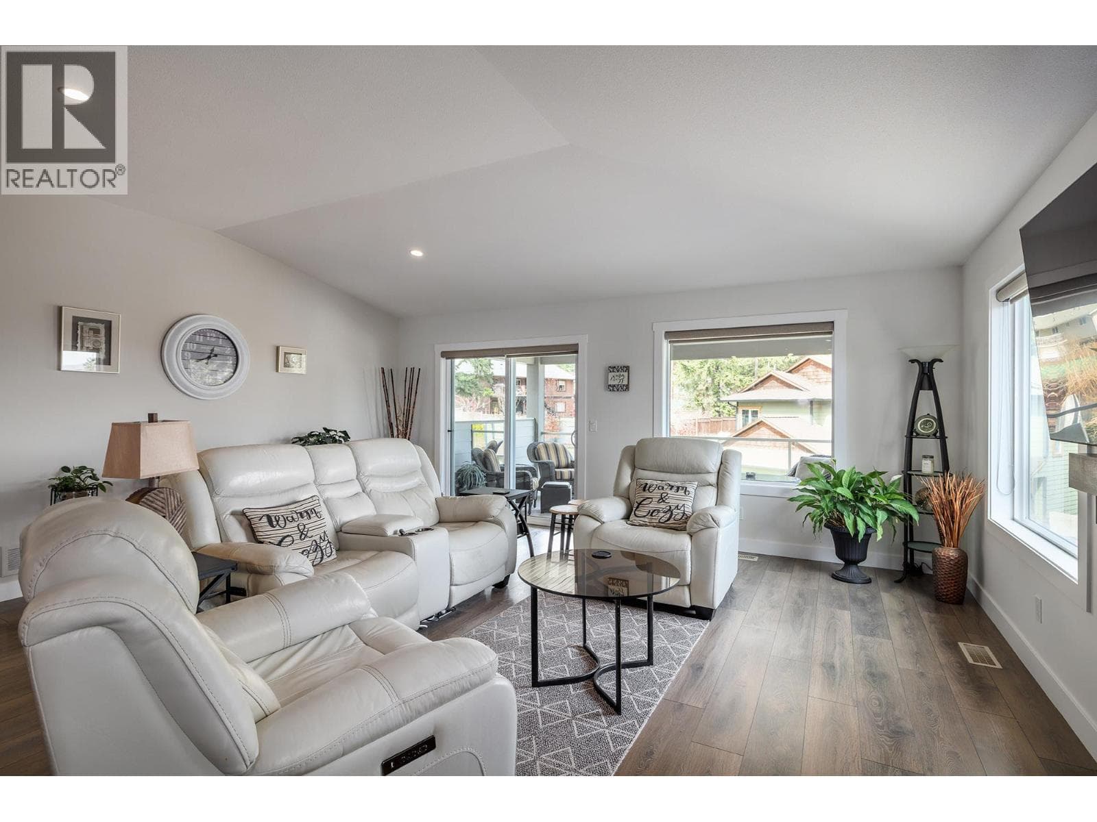 3042 Glenrosa Road photo 4