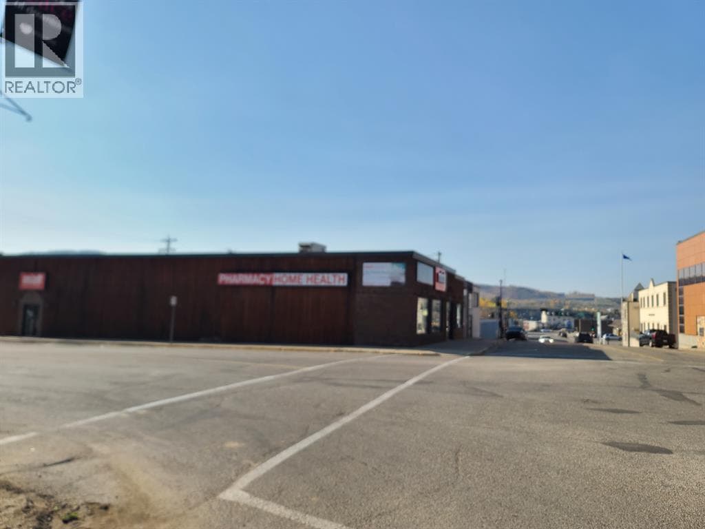 10013 100 Avenue — photo 2