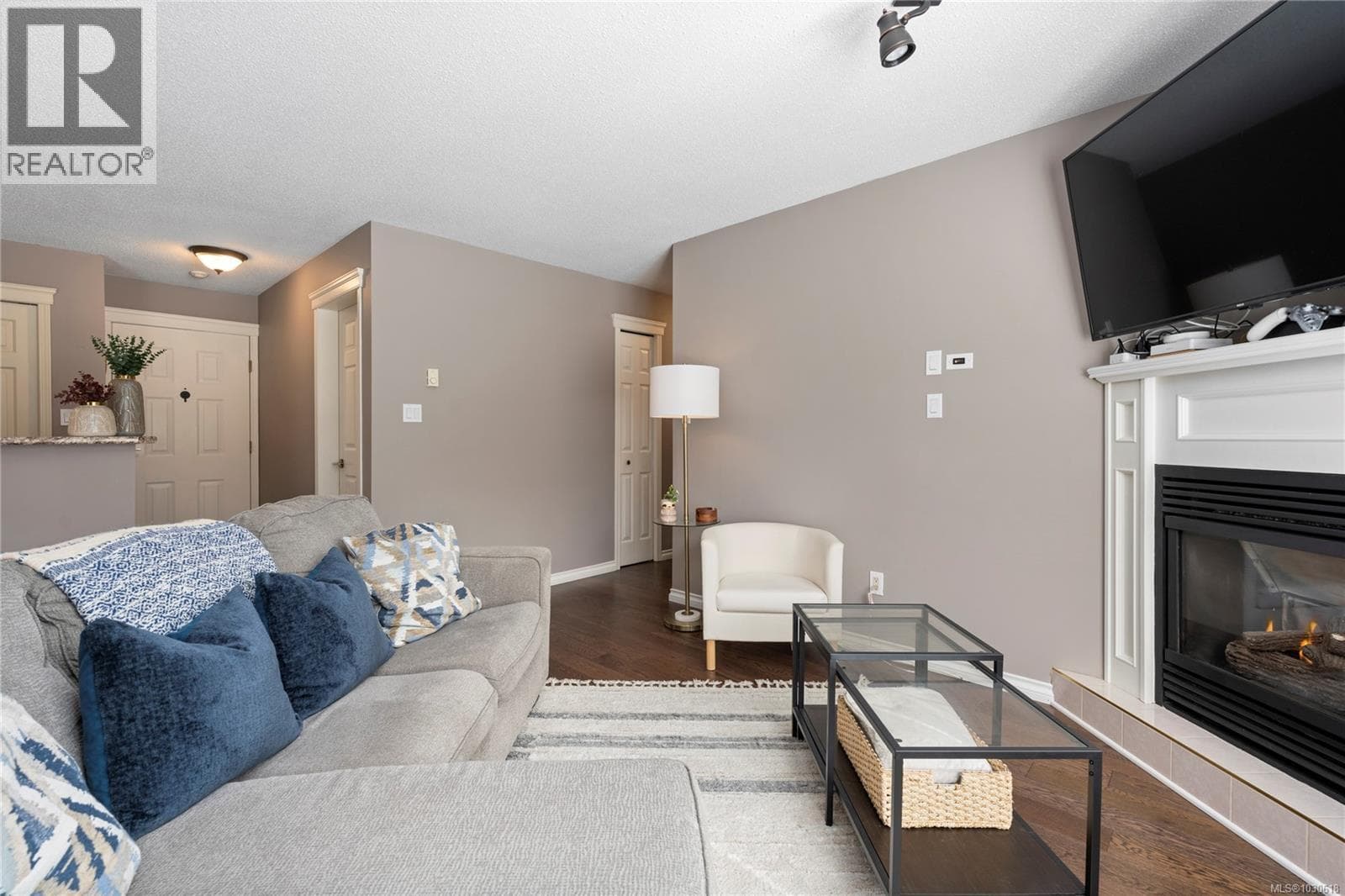 101 302 Village Way photo 5