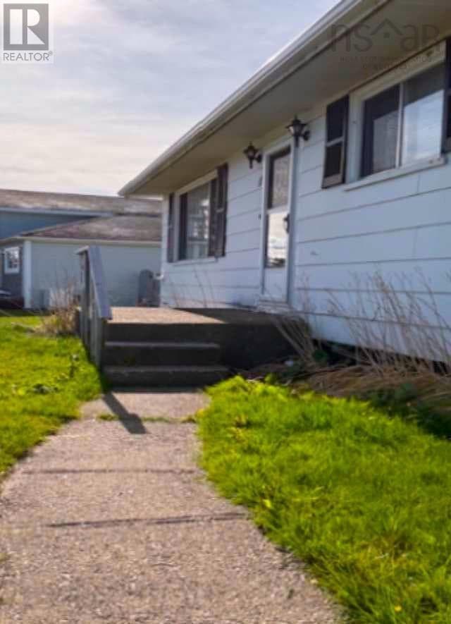 11 Tamarac Drive photo 3