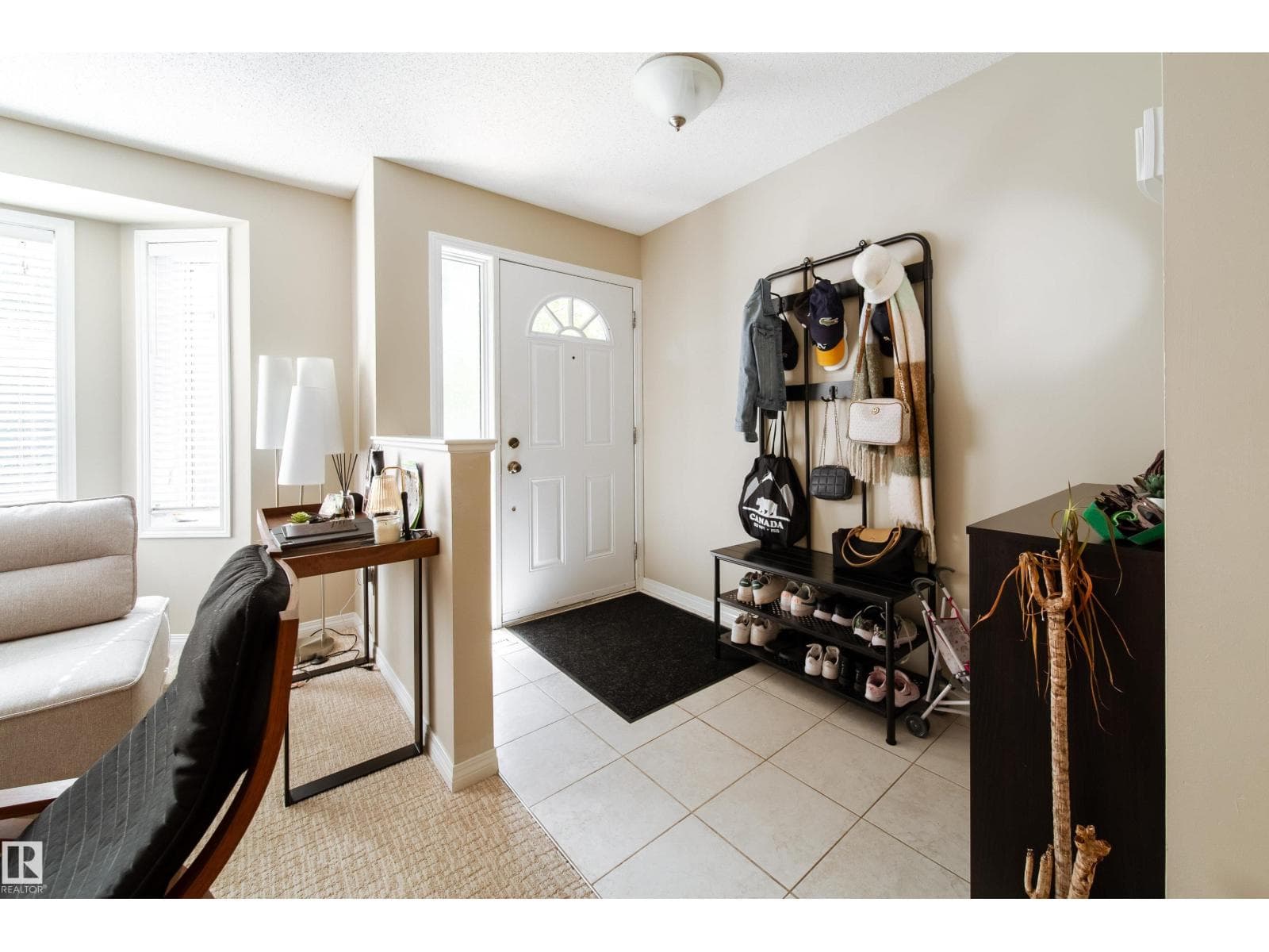 8118-8120 81 AV NW photo 4