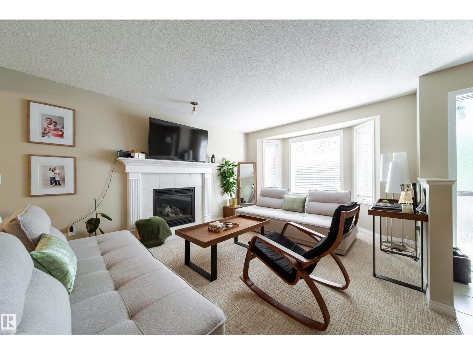 8118-8120 81 AV NW photo 5