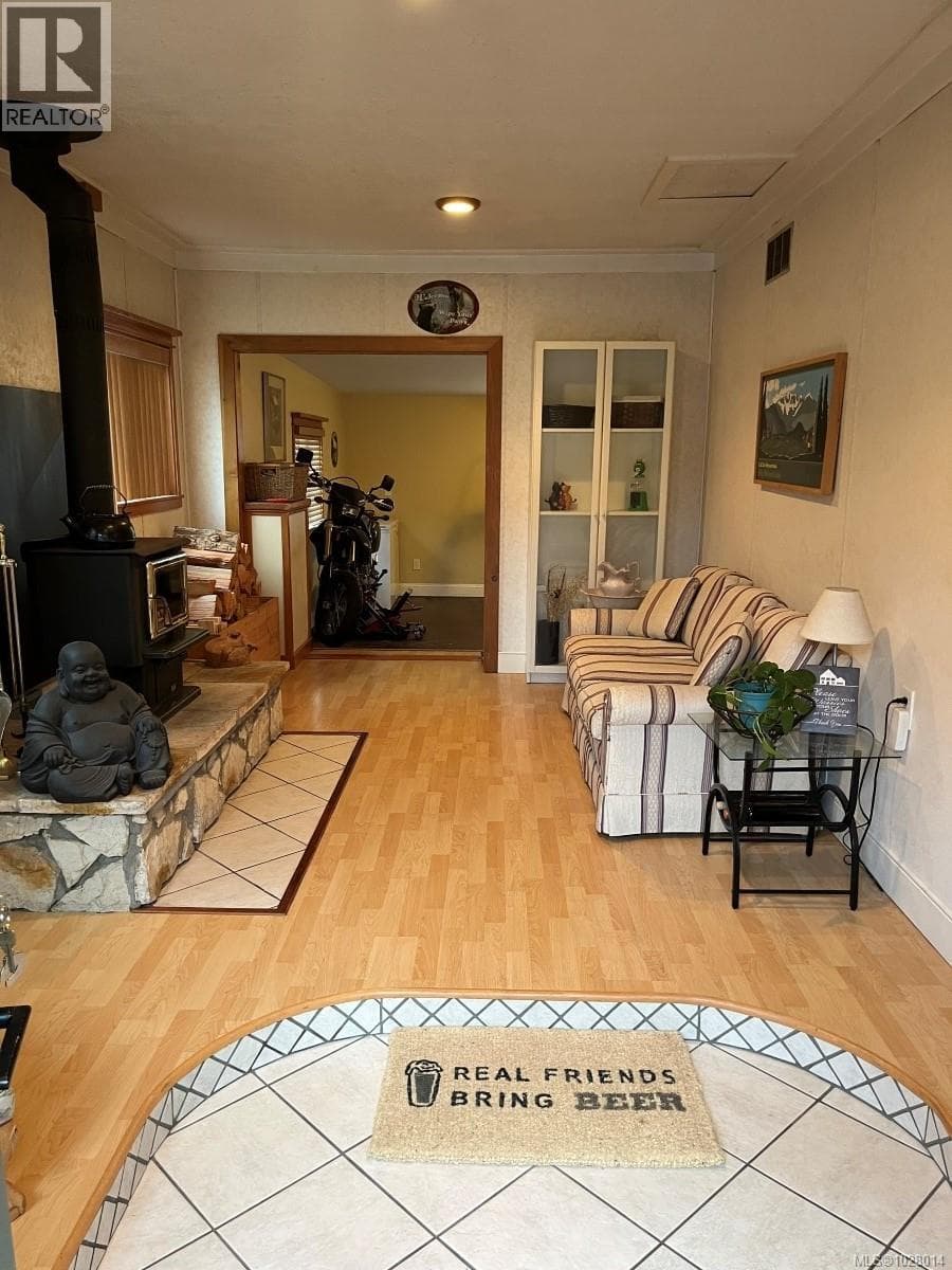 460 Bundock Ave photo 5