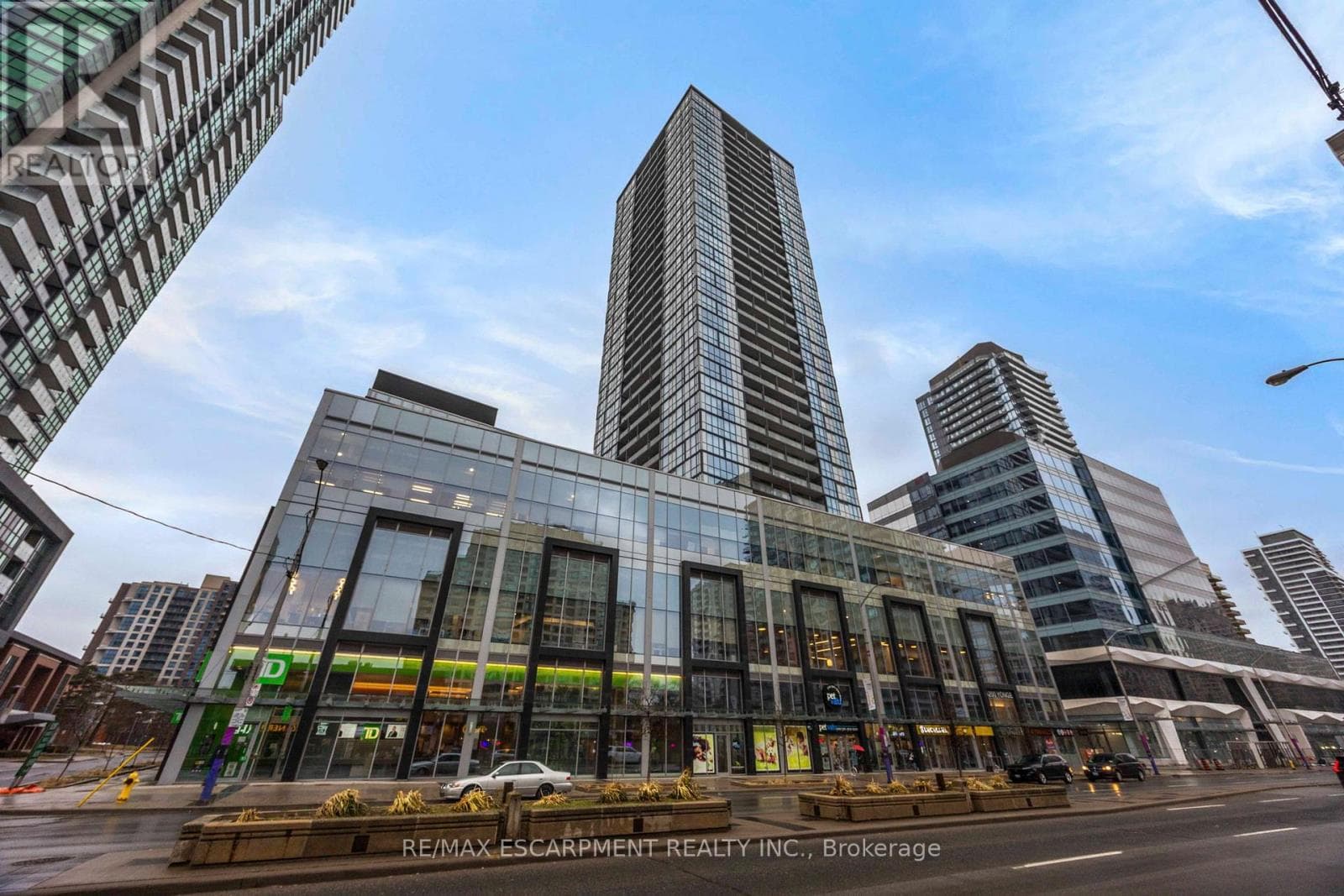 3 bed 2 bath single family at 2909 - 5180 YONGE STREET — $918,000