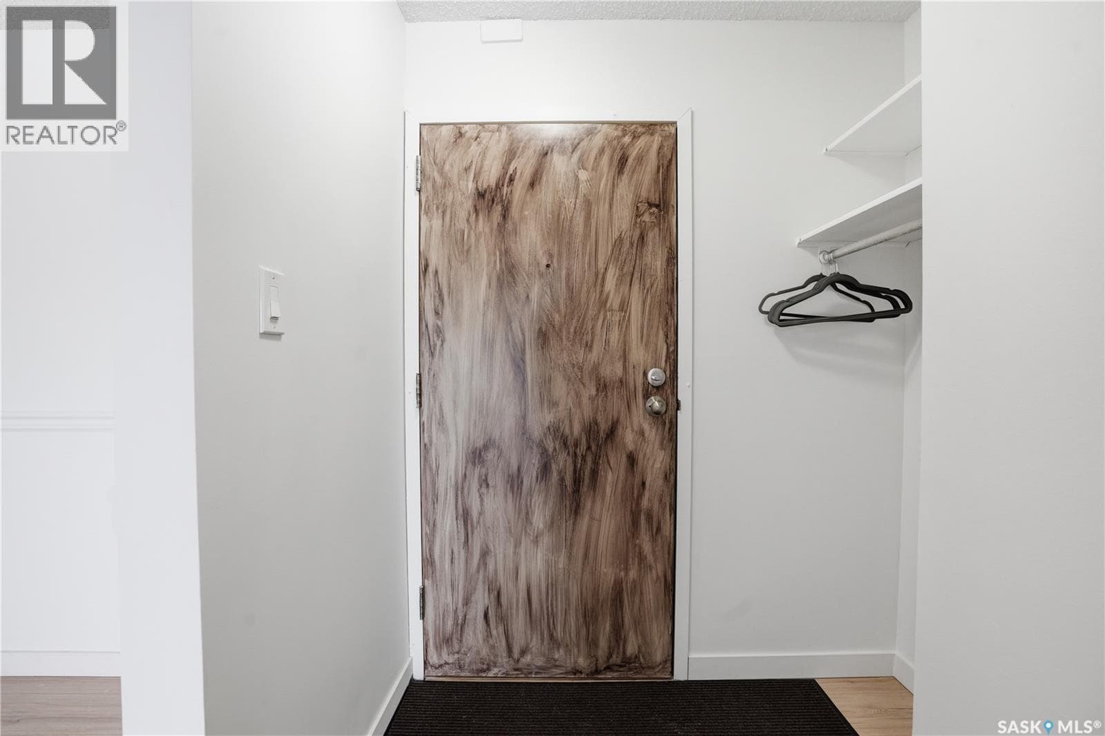 205 423 Tait COURT photo 4