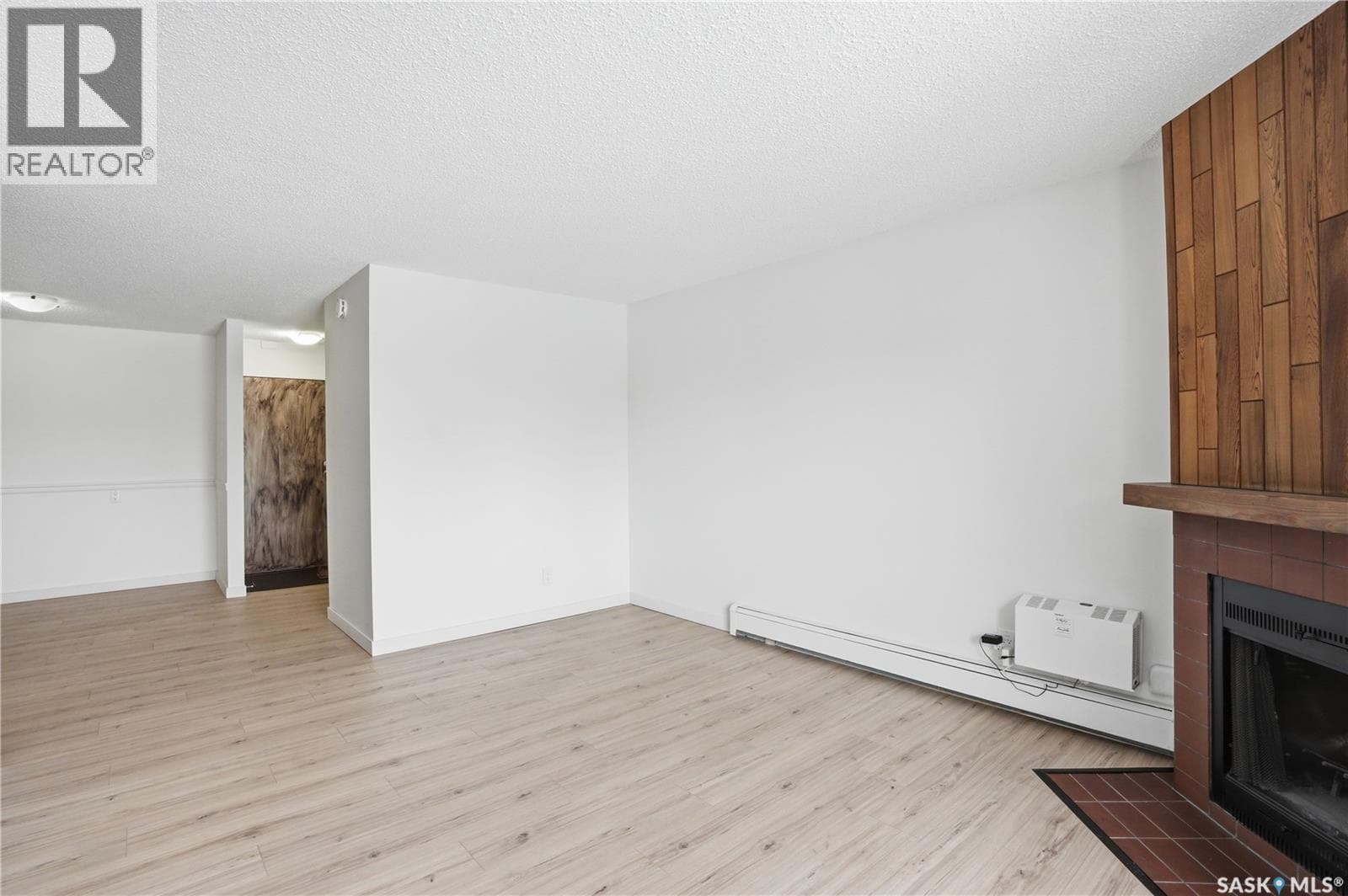 205 423 Tait COURT photo 5