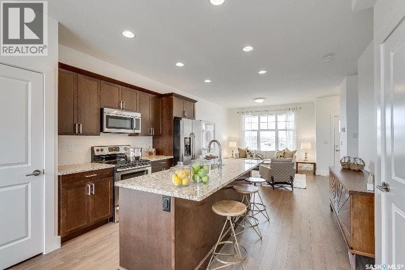 447 Eaton LANE — photo 3