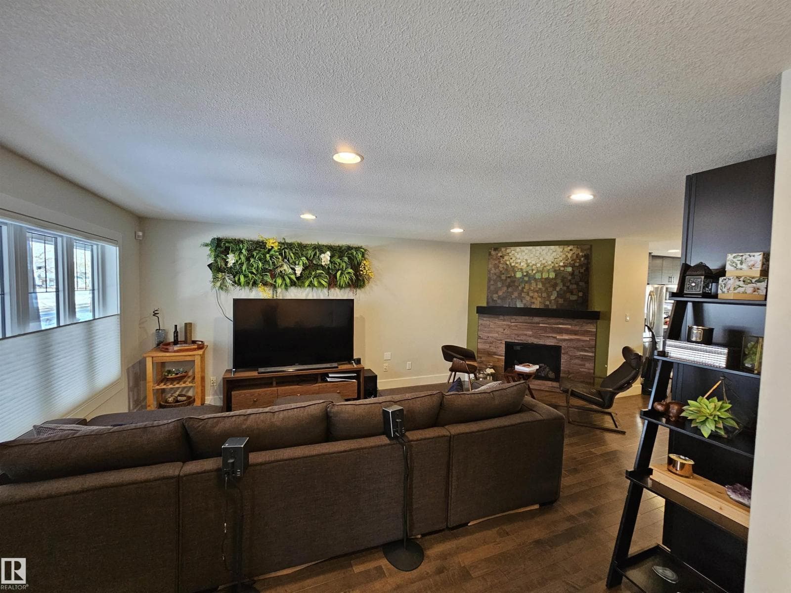 10433 70 AV NW photo 2
