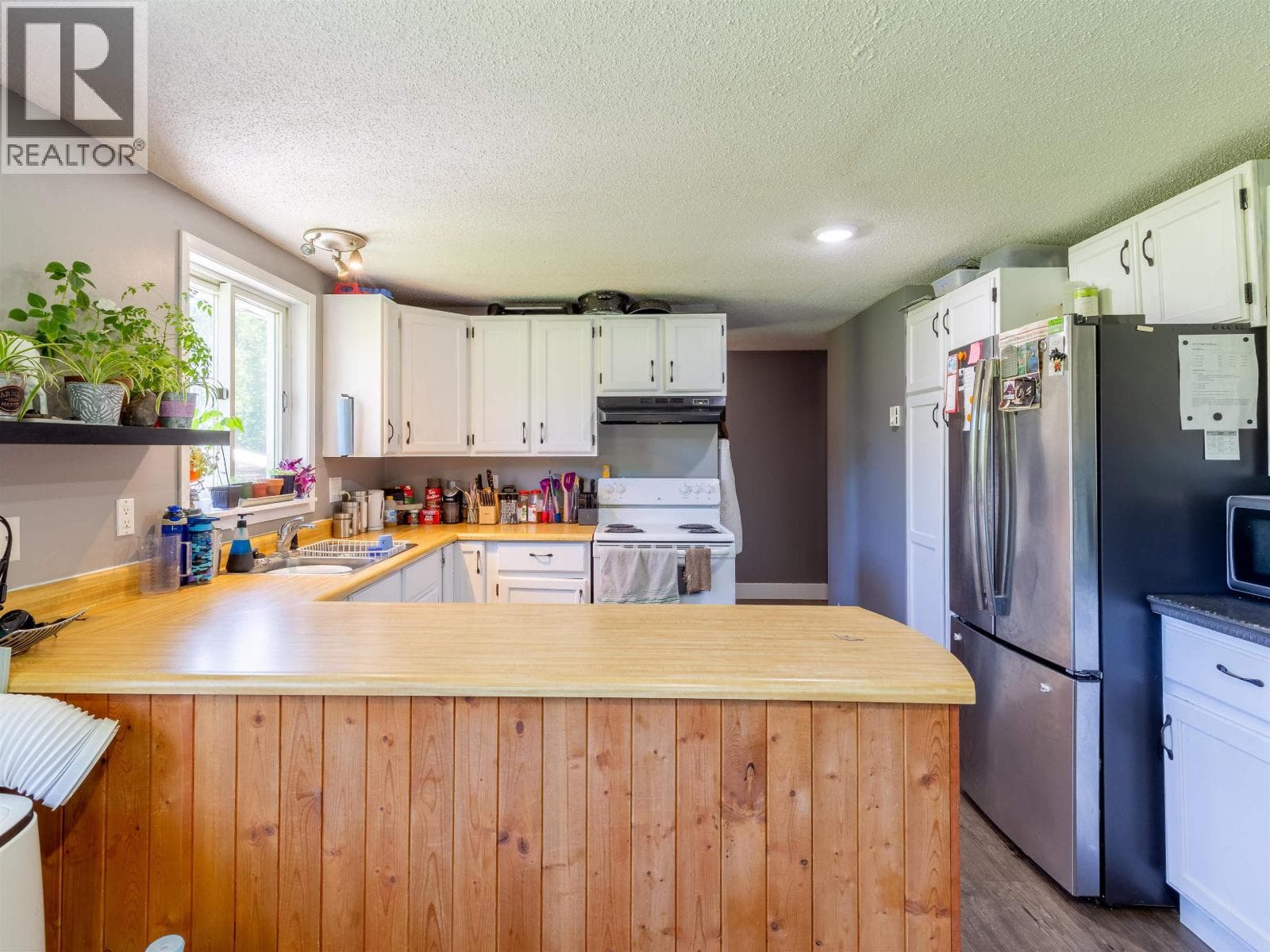 5933 RACEWAY ROAD photo 4