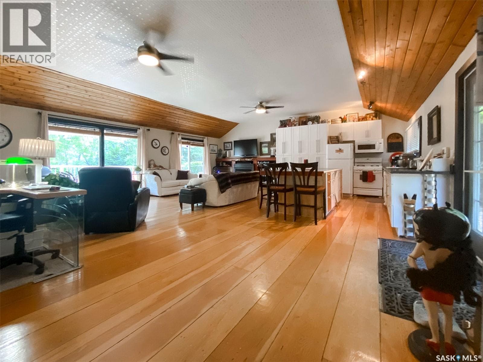 86 Ferguson BAY photo 2