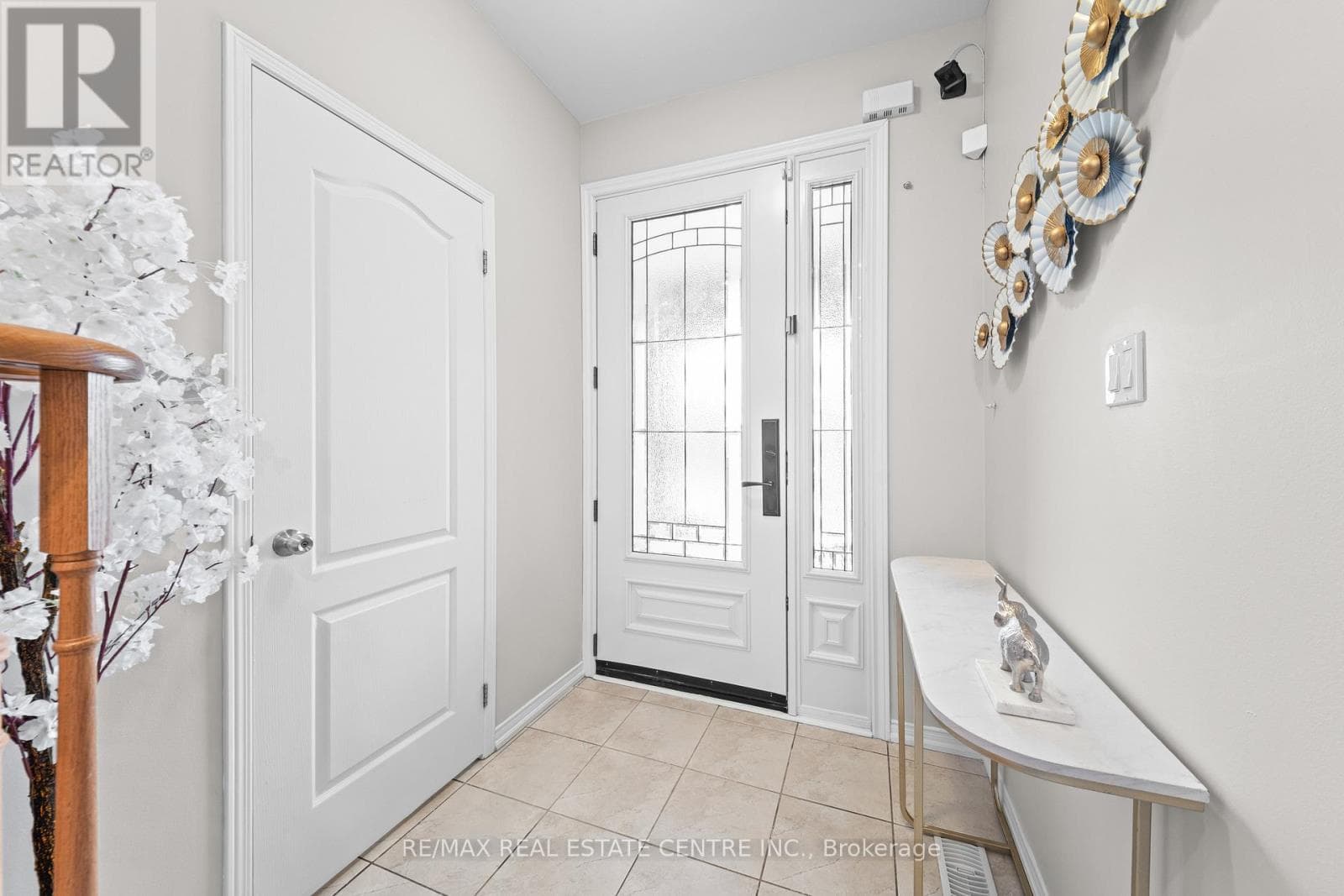 62 SUSSEXVALE DRIVE photo 5