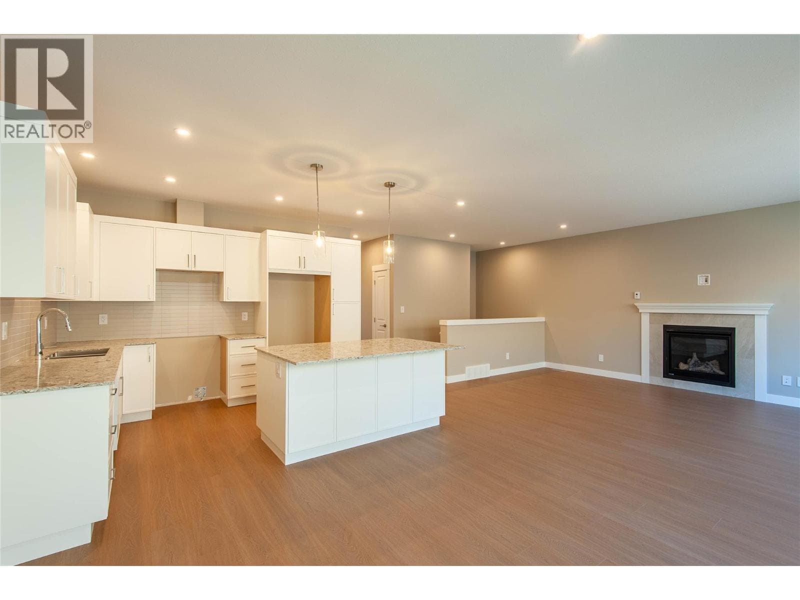 437 Poplar Drive photo 3