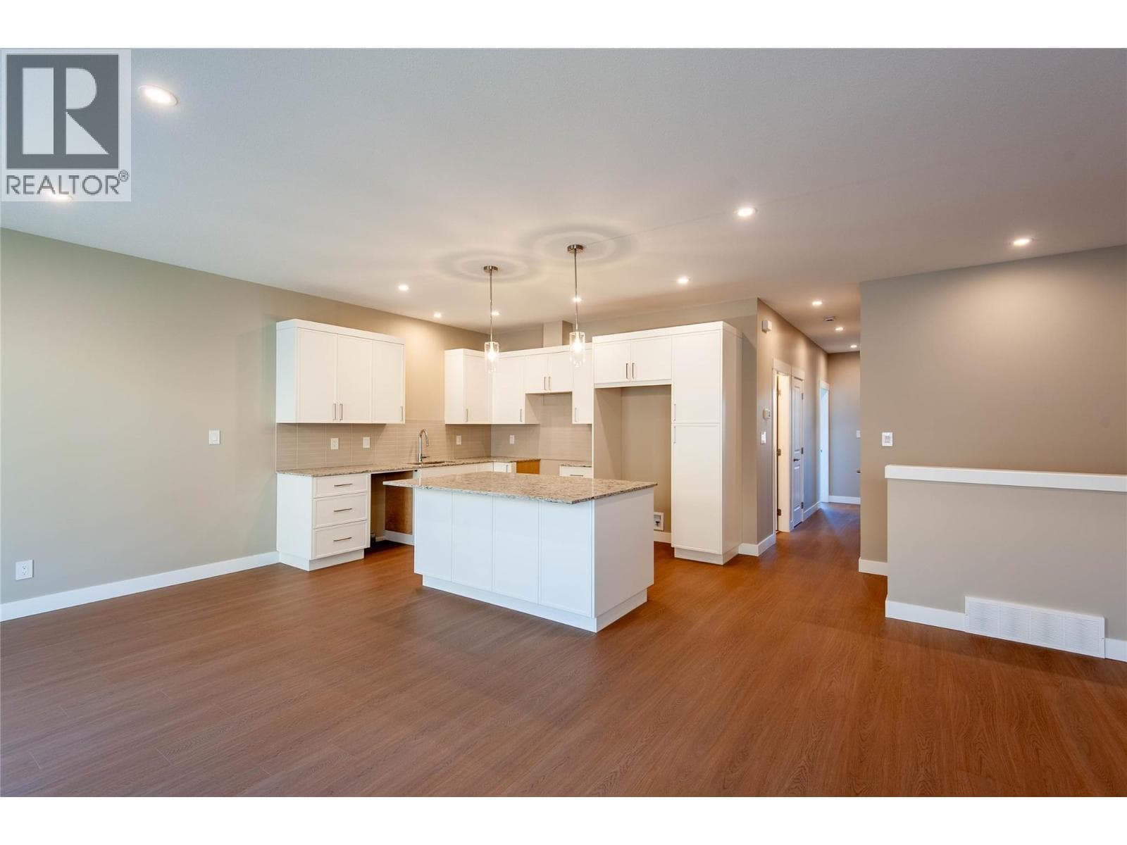 437 Poplar Drive photo 4