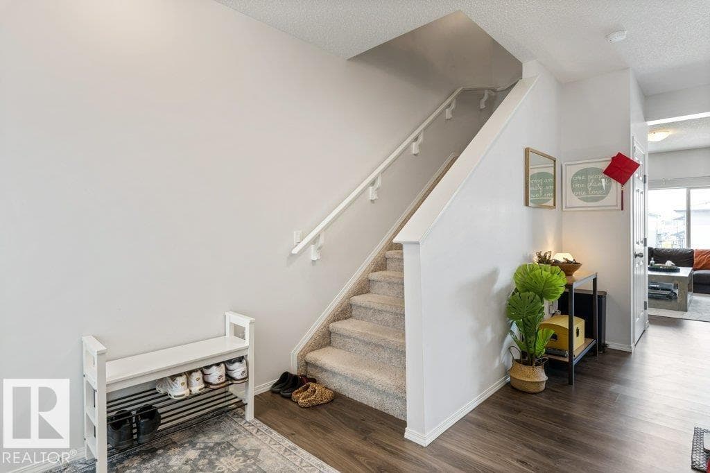 9939 222 ST NW photo 3